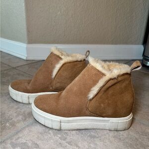 Dolce Vita Women's Tan Suede Ankle Boots with Faux Fur Lining